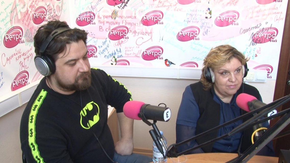 Смотрите в «Живом эфире»: нужен ли театру эпатаж и какие спектакли пользуются спросом