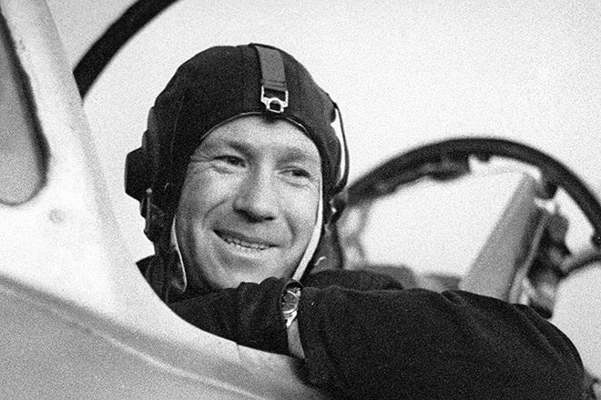 «Первый человек в открытом космосе»: в Орле работает выставка к 85-летию Алексея Леонова