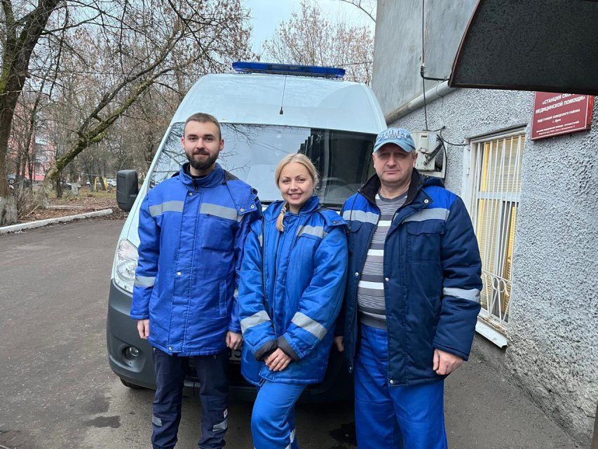 Семью из 6 человек спасли медики в Орле