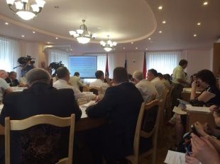 "Снимите розовые очки" или горсовет оказался ожидаемо насыщенным 