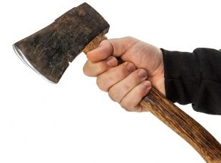 В Колпнянском районе брат хотел убить сестру топором 