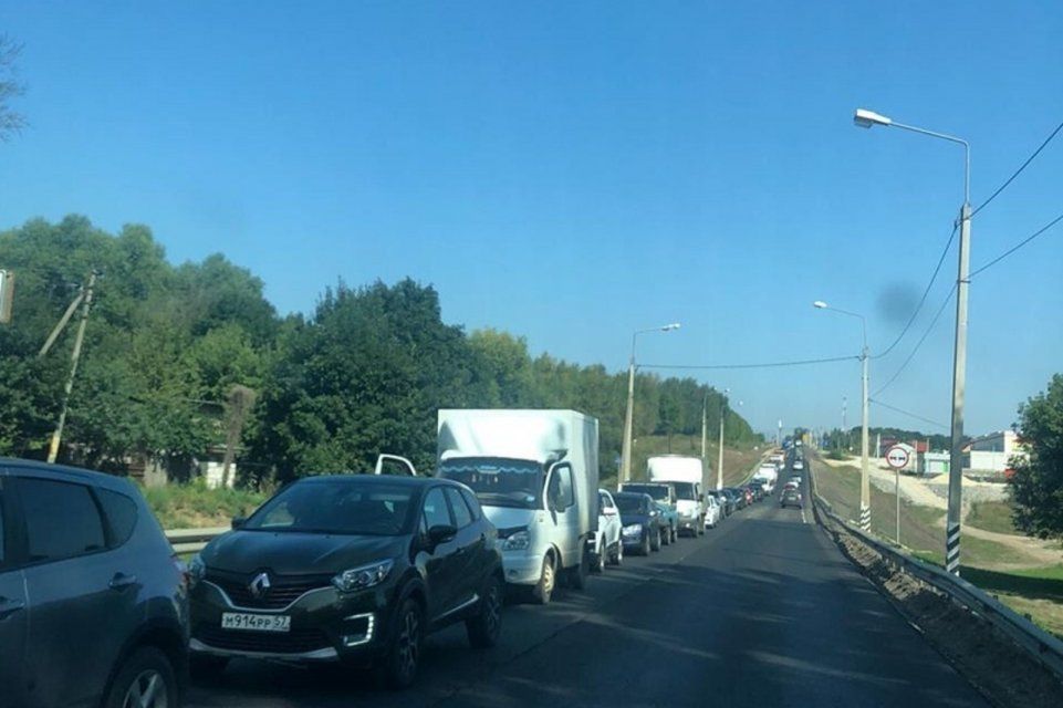 Видео: в Орле и Орловском районе растянулись километровые пробки из-за ремонта дорог