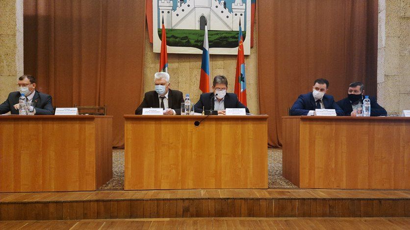 Депутатов могут лишить права голоса за грубые высказывания