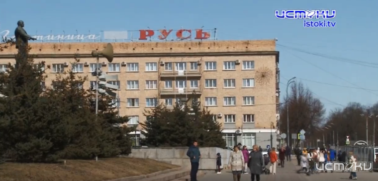 "Администрации избавляются от парковок рядом с собой, а в наших дворах количество машин прибавляется»: жительница Орла раскритиковала инициативу мэра Парахина об изменении схемы движения в районе пл. Ленина