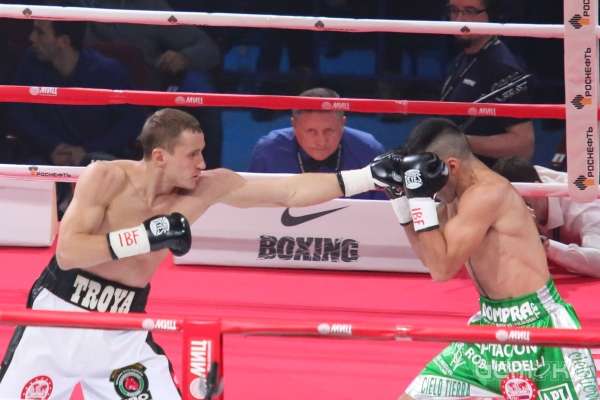 Эдуард Трояновский победил аргентинца Куэнку техническим нокаутом 