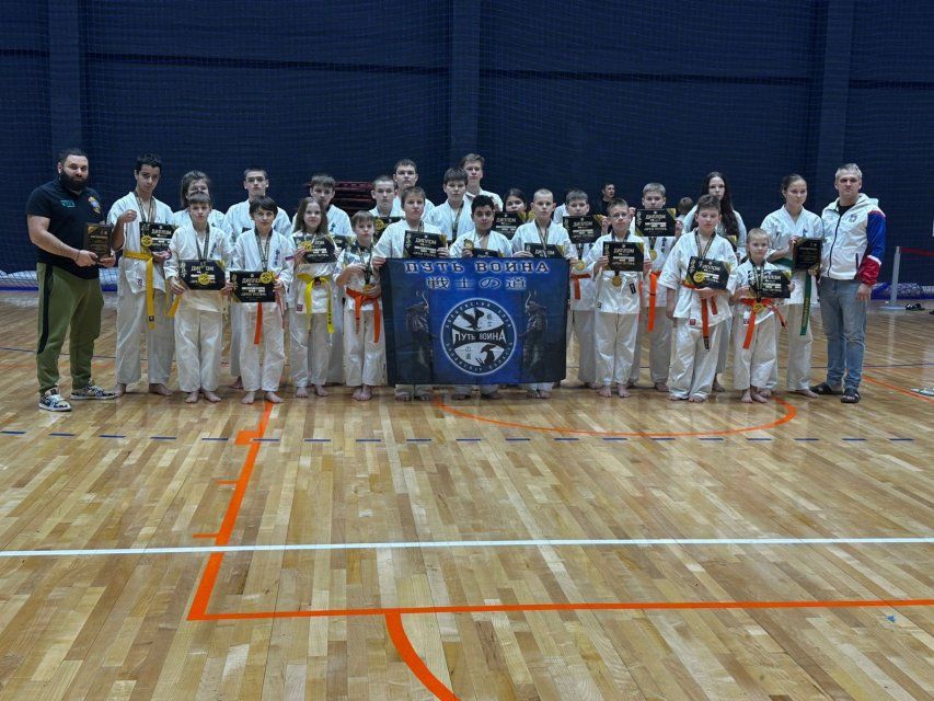 Орловские каратисты вернулись из Воронежа с россыпью наград разного достоинства 