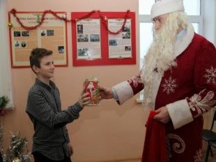 Орловские полицейские поздравили воспитанников Центра временного содержания несовершеннолетних правонарушителей УМВД 