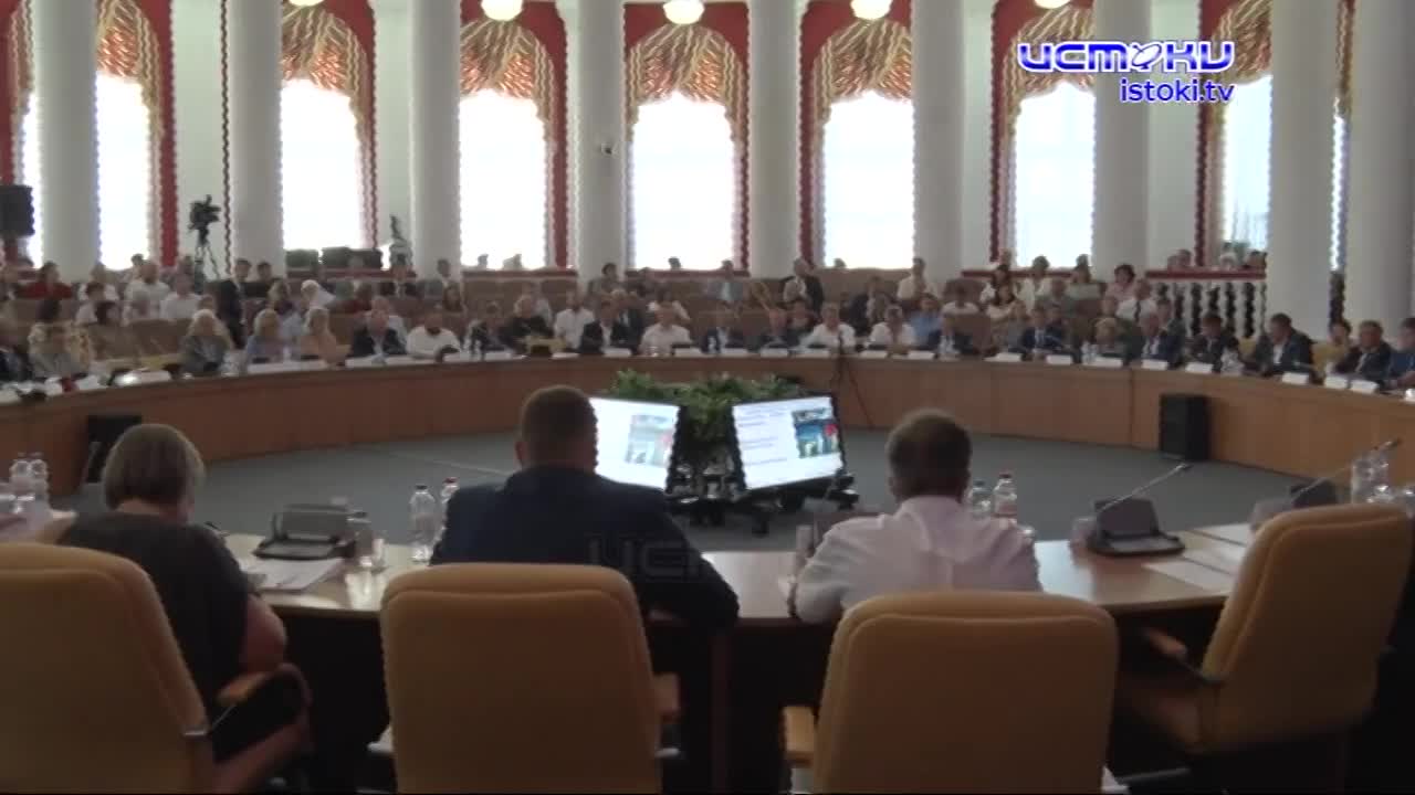 На облсовете губернатор юлил и причитал, а руководитель ЖКХ области оправдывался за ситуацию с мусором