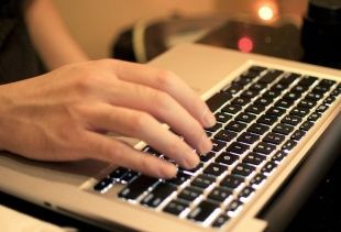 У орловчанки в соцсети выманили 10 тысяч рублей