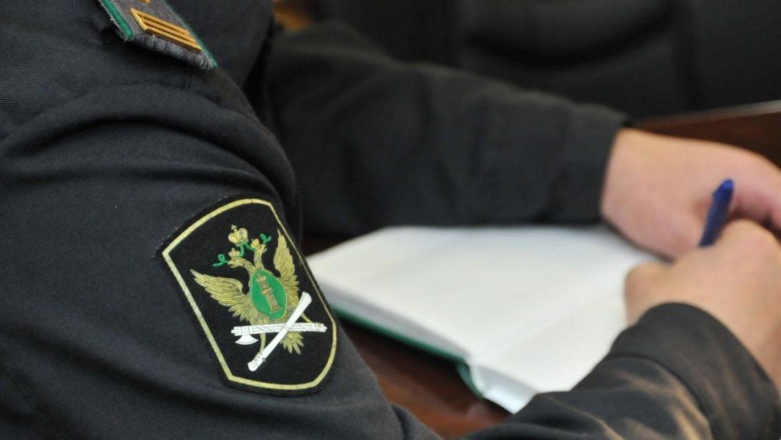 Строго в масках и по записи: как судебные приставы принимают орловчан