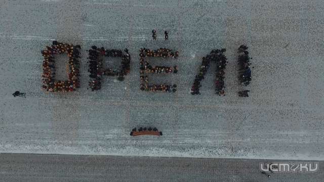 Орловская молодёжь флешмобом отметила День героев Отечества