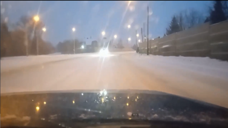 Глазами очевидцев: орловские водители пожаловались на неубранный снег