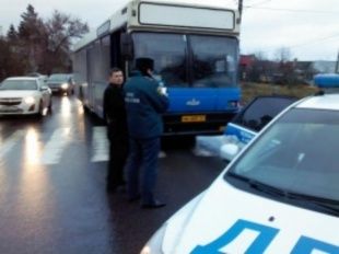 В Орле водитель автобуса сбил 31-летнюю женщину
