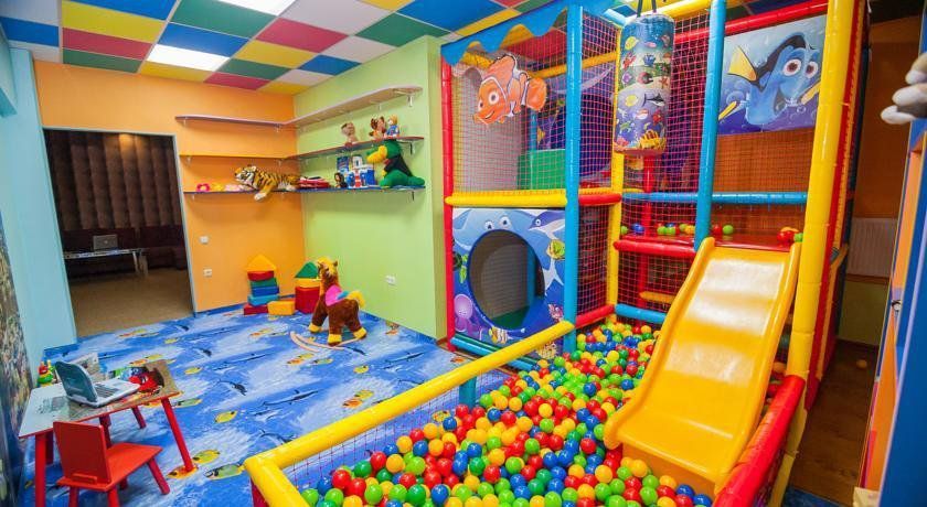 Игровые комнаты в ТЦ, свободных от COVID-19, будут открыты - Клычков