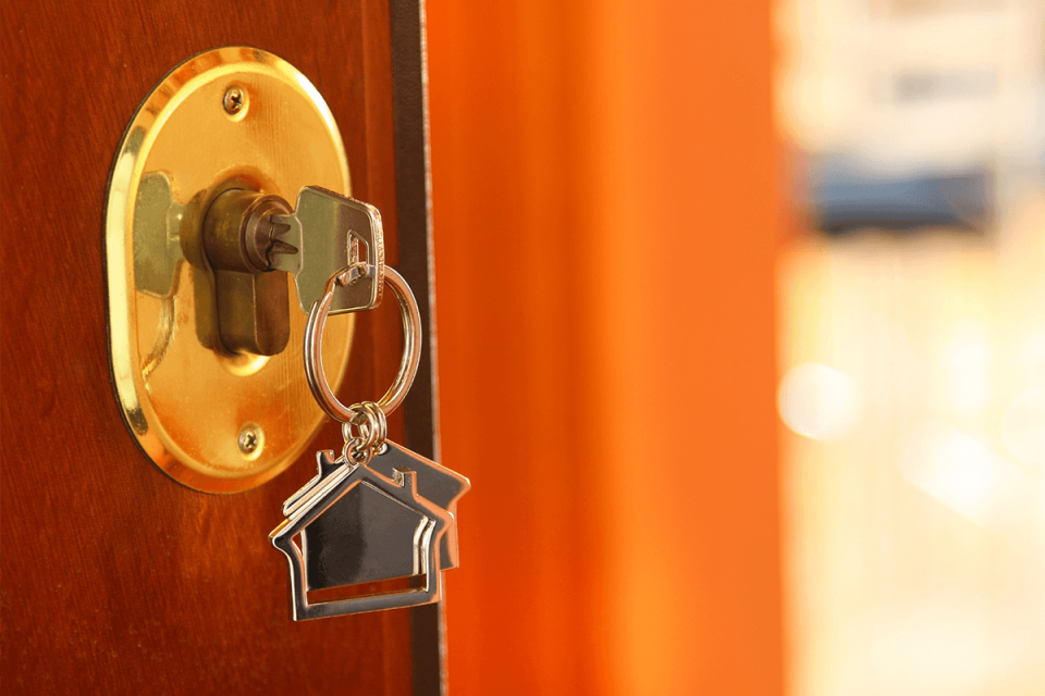 Новодеревеньковская прокуратура добилась предоставления жилья сироте через суд