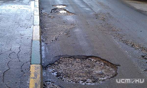 Парахин не смог дать ответ на вопрос о ремонте ул. Генерала Родина в прямом эфире Клычкова. Орловчан призвал писать в "личку"