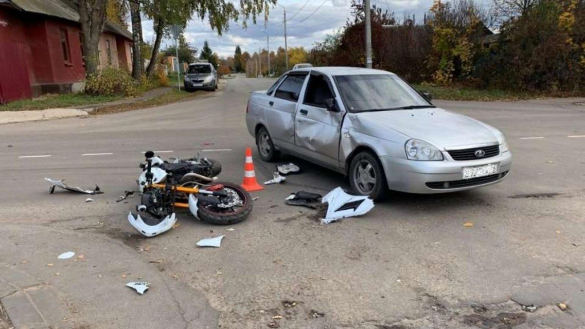 На Орловщине 17-летний мотоциклист попал в больницу после столкновения с «Ладой»