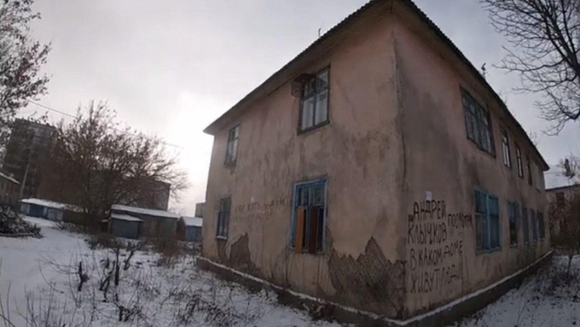 СК проверит, почему орловская семья ждет расселения по соседству с бомжами