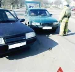 В Глазуновском районе столкнулись «Москвич и «девятка»