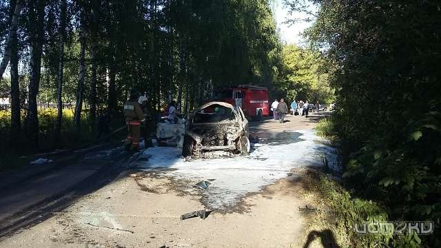 Под Орлом сгорел BMW Х6. Подробности