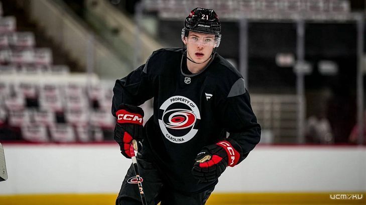 Александр Никишин установил рекорд «Каролины» по голам защитника‑новичка в сезоне