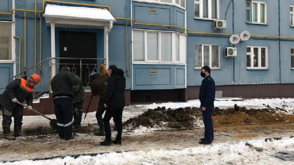 После огласки в СМИ для орловского инвалида начали устанавливать пандус