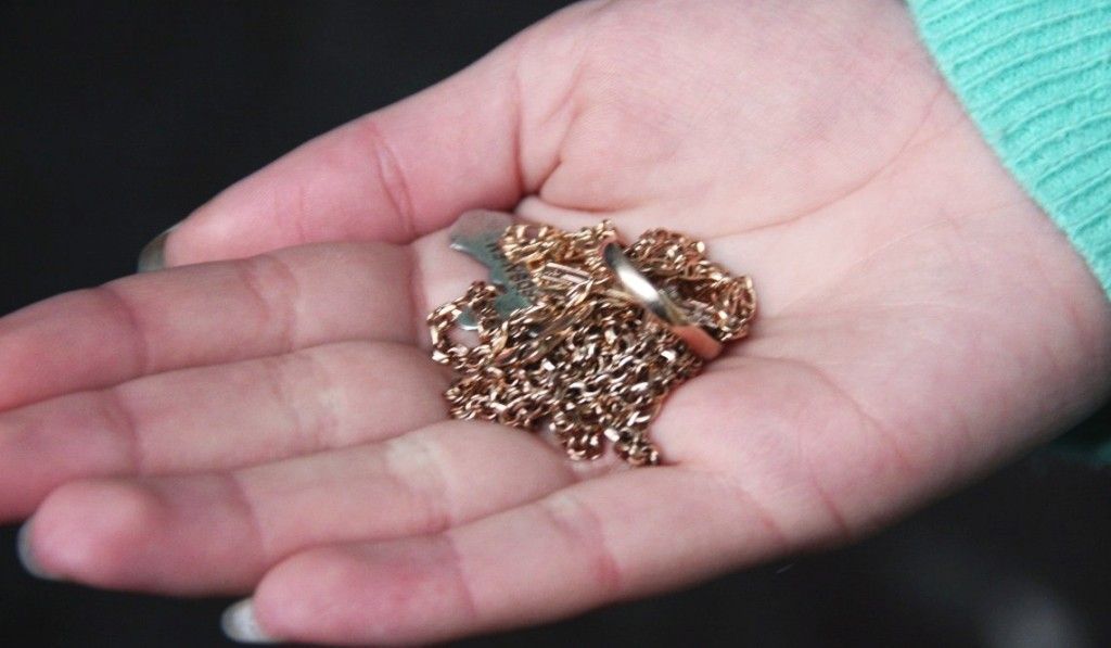 Гостья украла у орловчанина золото на 55 тыс. рублей