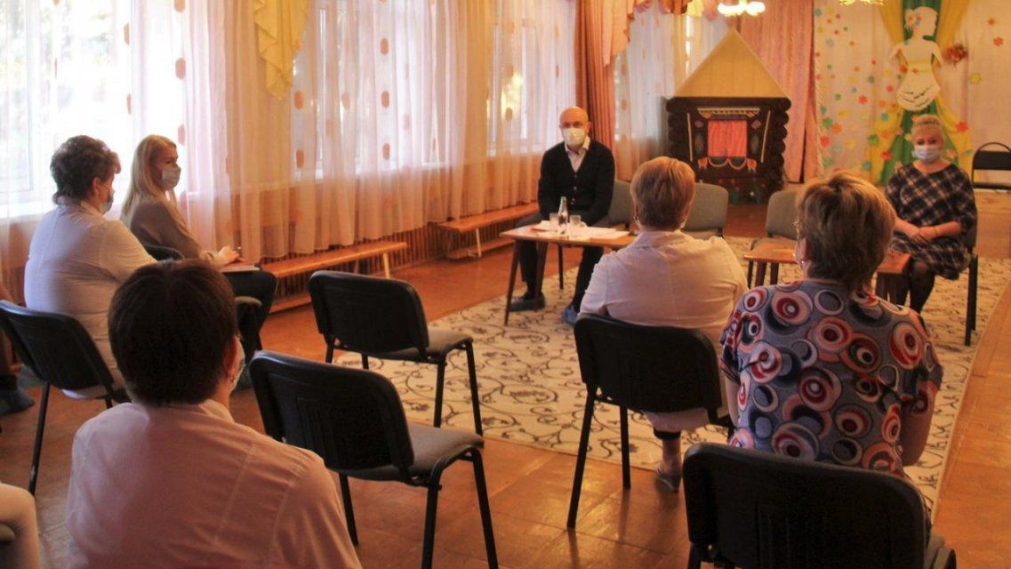 Мэр Орла просит набраться терпения воспитателей, потерявших часть зарплаты