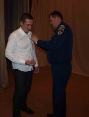 Орловчанин награжден медалью за спасение девушки из воды