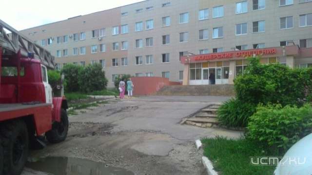 Орловские власти оценивают ущерб после пожара в перинатальном центре