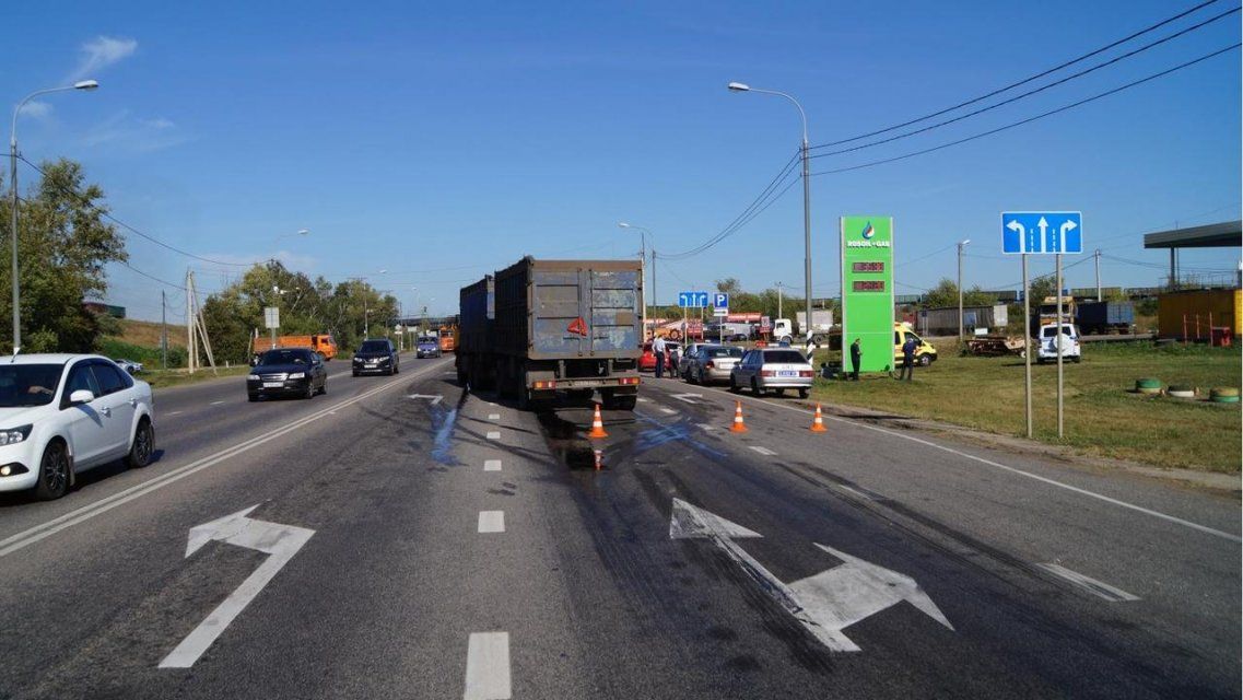 Мужчина попал в травматологию после ДТП с КамАЗом под Орлом