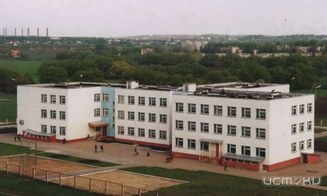 Из-за чемодана под лестницей во Мценске прервали занятия в школе № 8