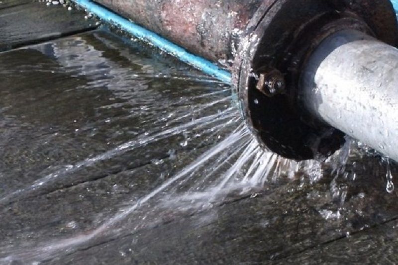 Рано утром в Орле произошла авария на водопроводе в Заводском районе