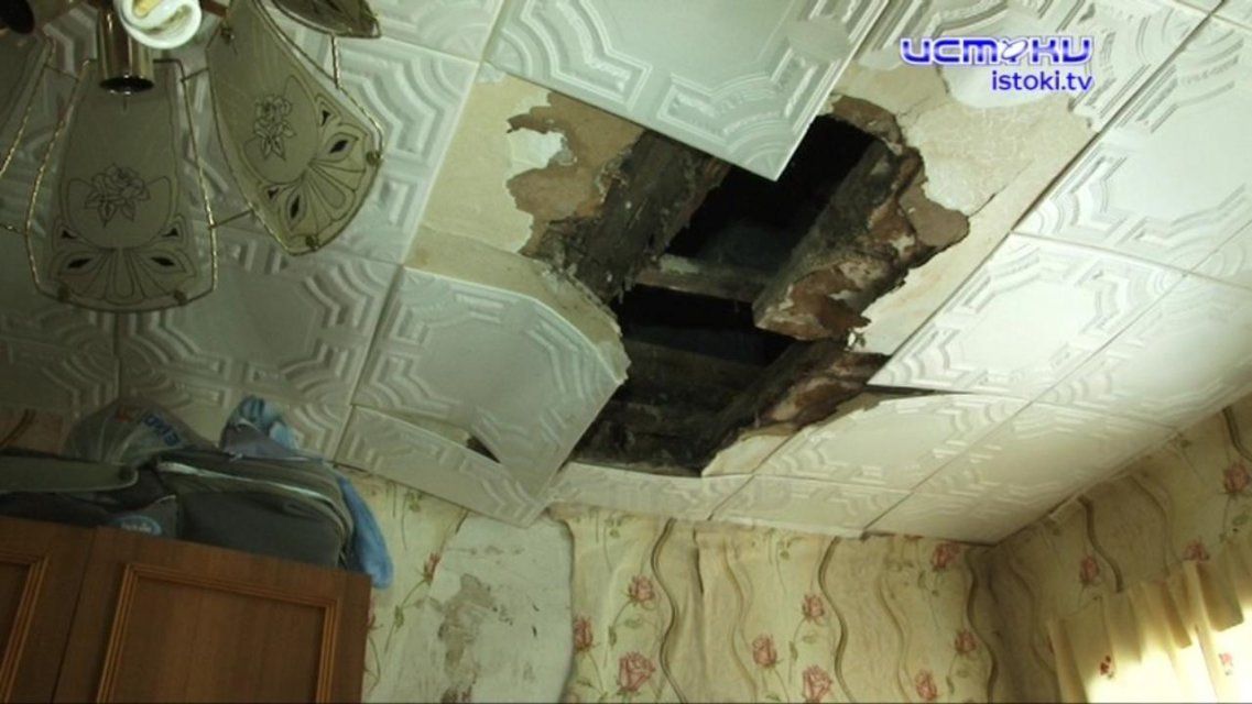 В регионе за сутки выявили почти полсотни больных коронавирусом, а еще в одном орловском доме обрушился потолок