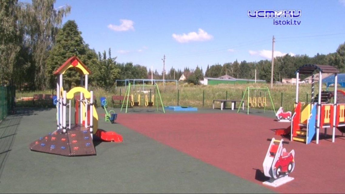 Скамейки, парковки и тренажеры: каким дворам в Орловском районе повезло с ремонтом