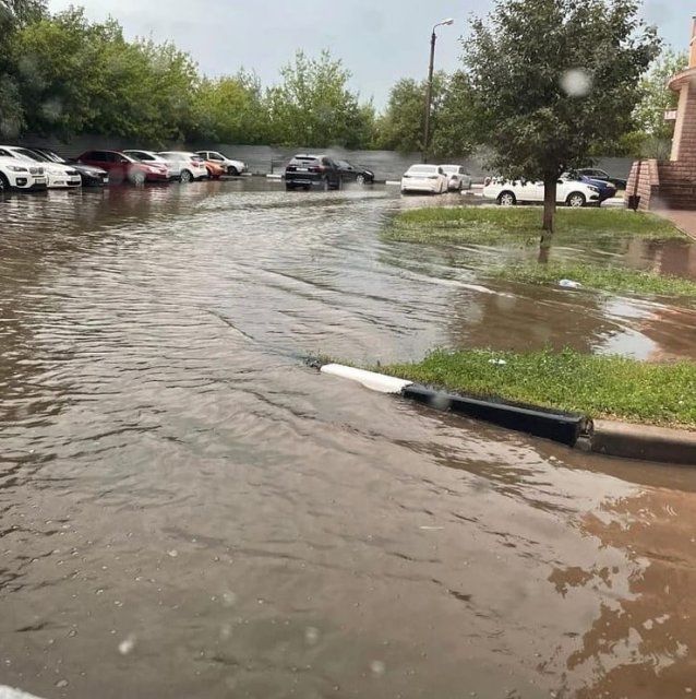 В Орле опять затопило Межевой переулок
