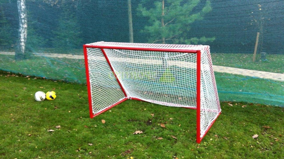 Орловчанин отсудил у УК деньги после падения ворот на его пятилетнего сына