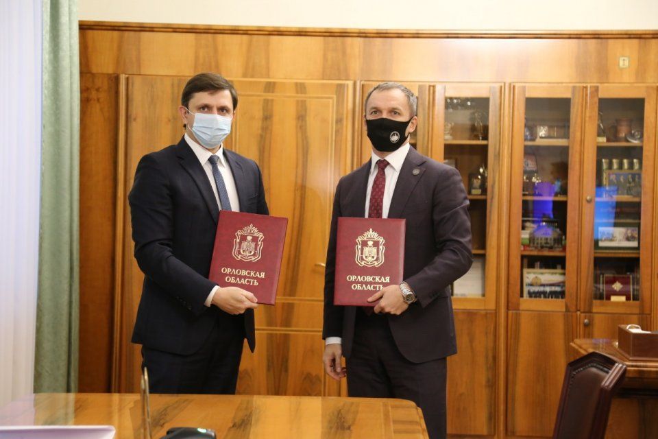 Начальник Московской железной дороги Михаил Глазков и Губернатор Орловской области Андрей Клычков подписали соглашение о взаимодействии и сотрудничестве в области железнодорожного транспорта