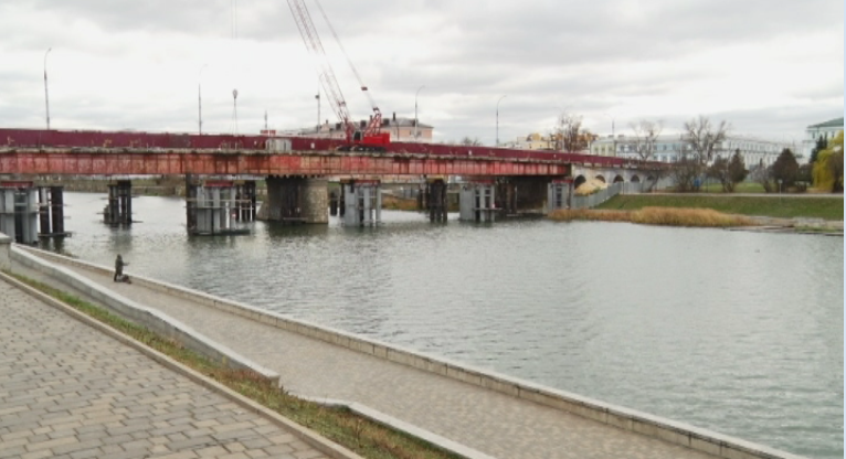 Как воды в рот набрали. На вопросы о проблемах с Красным мостом чиновники предпочитают не отвечать