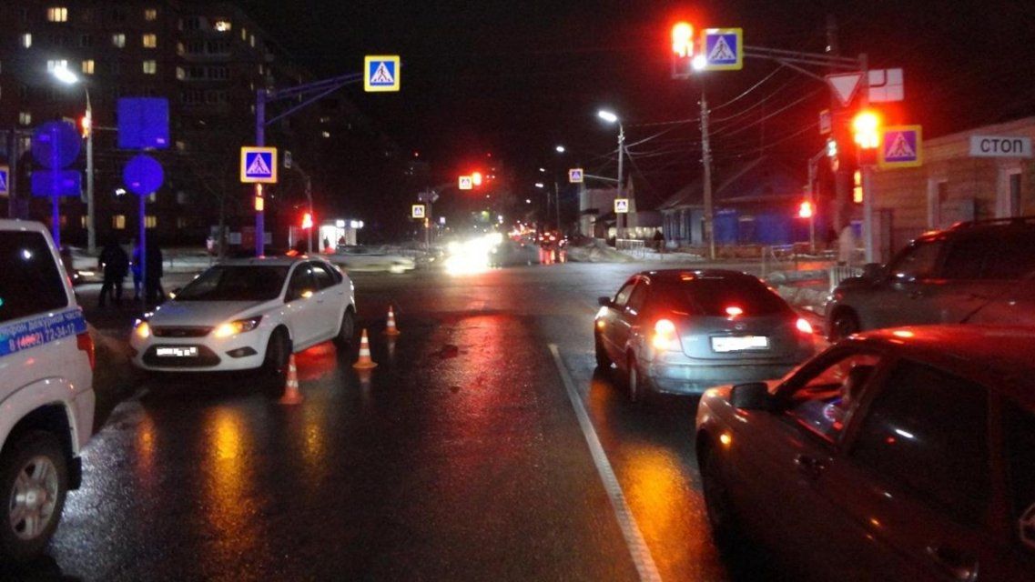 В Орле автомобиль сбил ребенка, переходившего на «зеленый»
