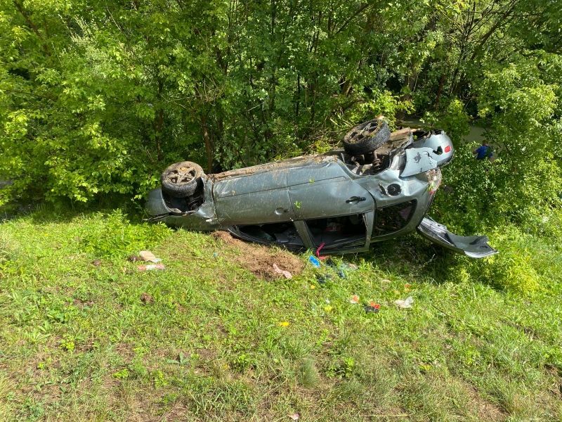 Под Орлом перевернулась «Лада»: женщина погибла, ребенок в больнице