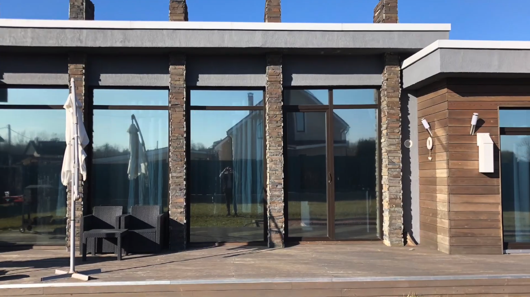 Зеркальная тонировка на балкон – почему стоит ее выбрать?