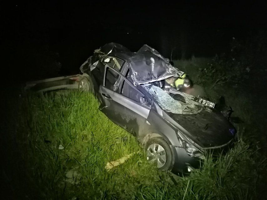 Под Орлом иномарка улетела в кювет и врезалась в дерево. Пострадал в аварии