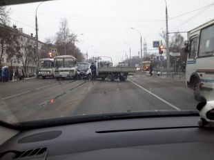 Тройное ДТП в Орле с участием маршрутки