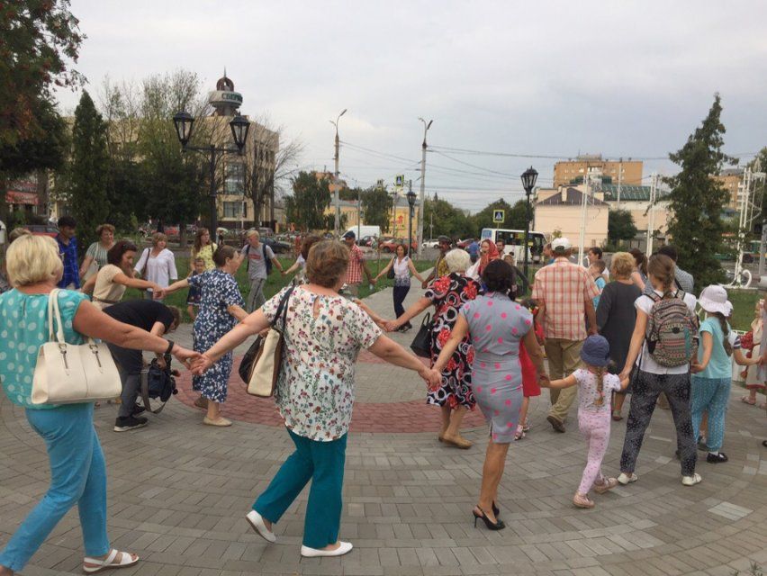 Фоторепортаж: орловчане закружились в «Хороводе мира»