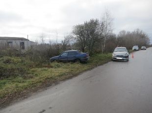 Под Орлом «ВАЗ» не уступил дорогу иномарке. Пострадали двое