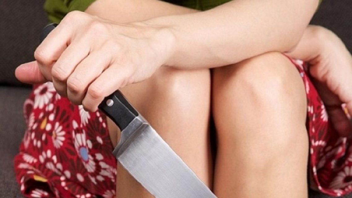 На почве ревности амчанка расправилась с сожителем ударом ножа в грудь