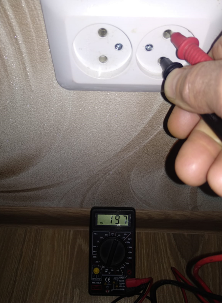 Жители деревни Коневка жалуются на пониженное напряжение в розетках и перебои со светом