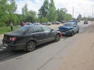 В Орле «ВАЗ» столкнулся с автомобилем "Volkswagen"