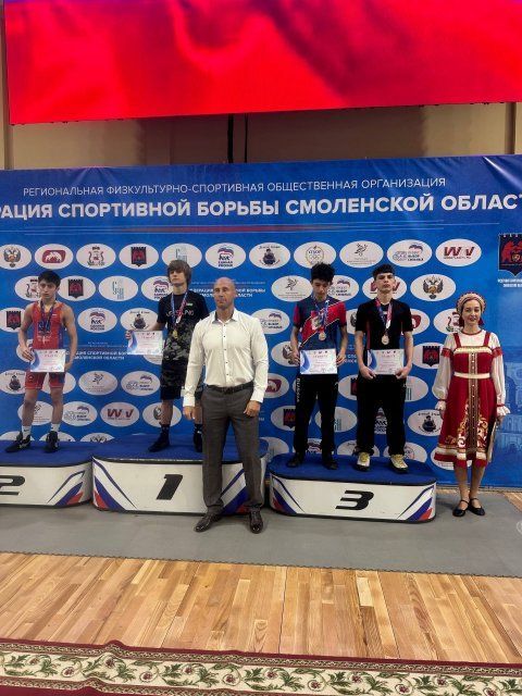 Орловские борцы вернулись с окружных соревнований с медалями.